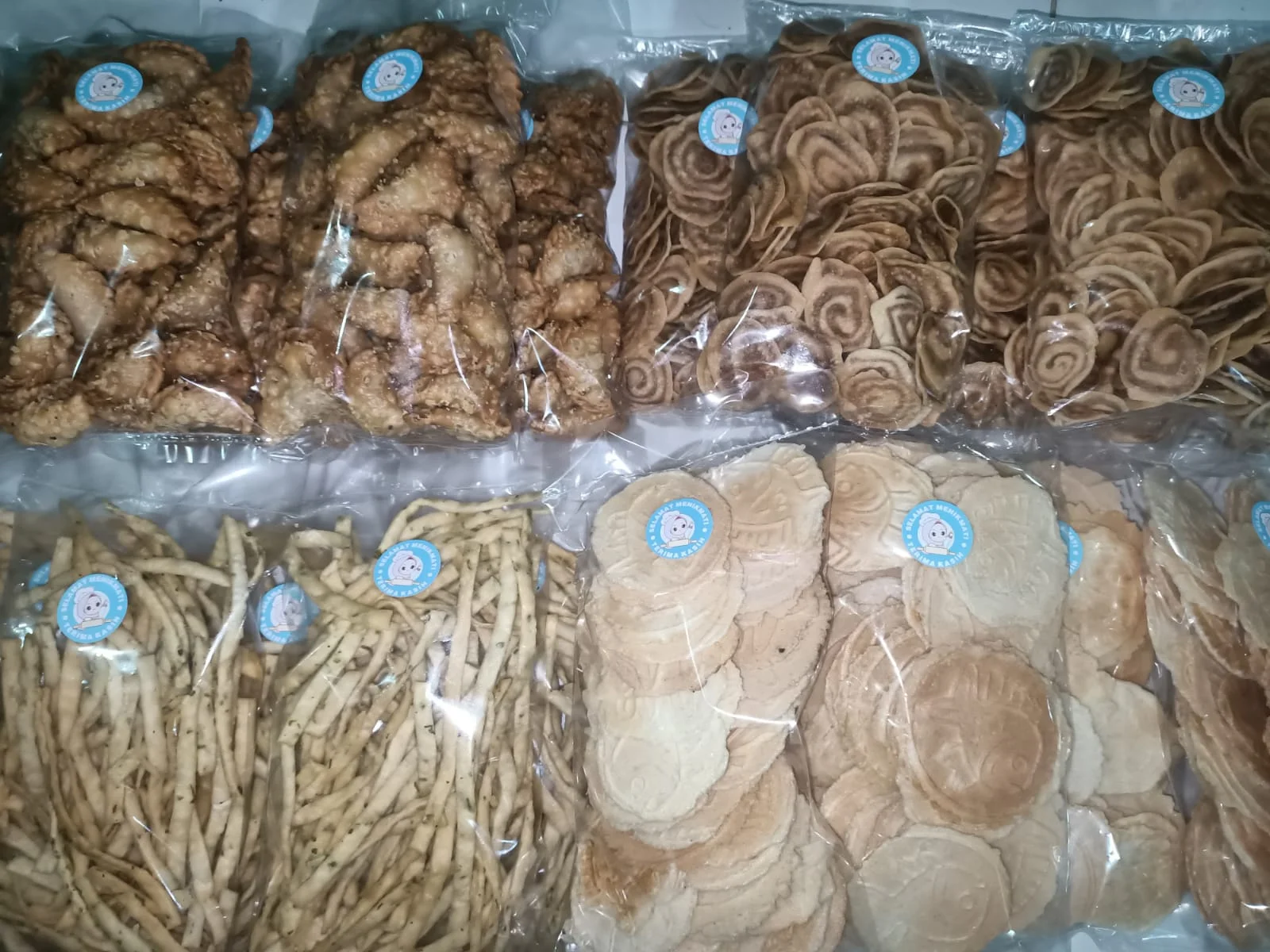 Aneka cemilan..pastel abon .stik dan opak gambir
