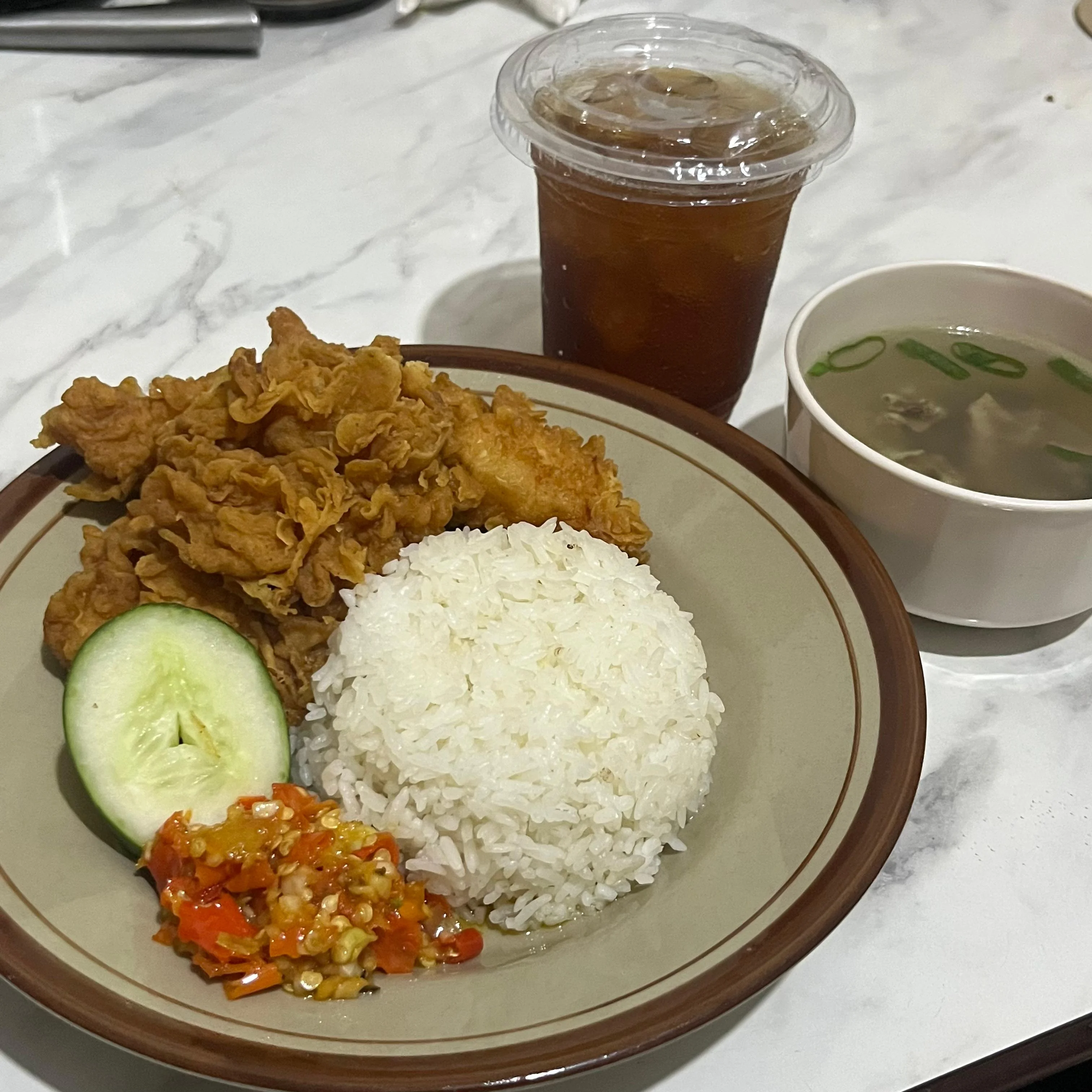 Paket Nasi Ayam Krispy dan es teh